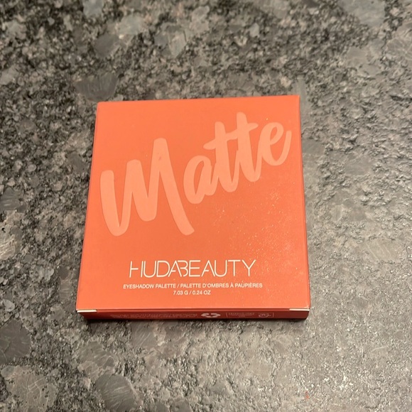 Huda Beauty Warm Matte Obsessions Eyeshadow Palette - Picture 10 of 12